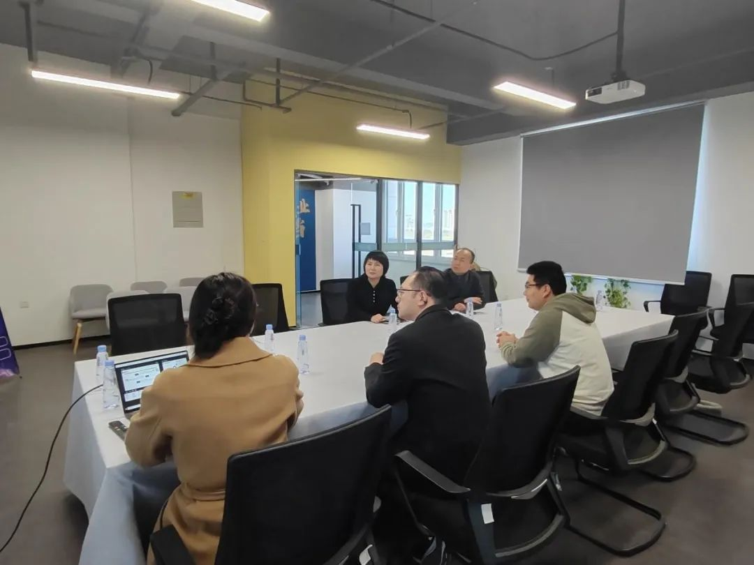 软通 | 校企协同创新，共筑AI未来——软件与通信学院赴浮点智能科技共绘合作蓝图